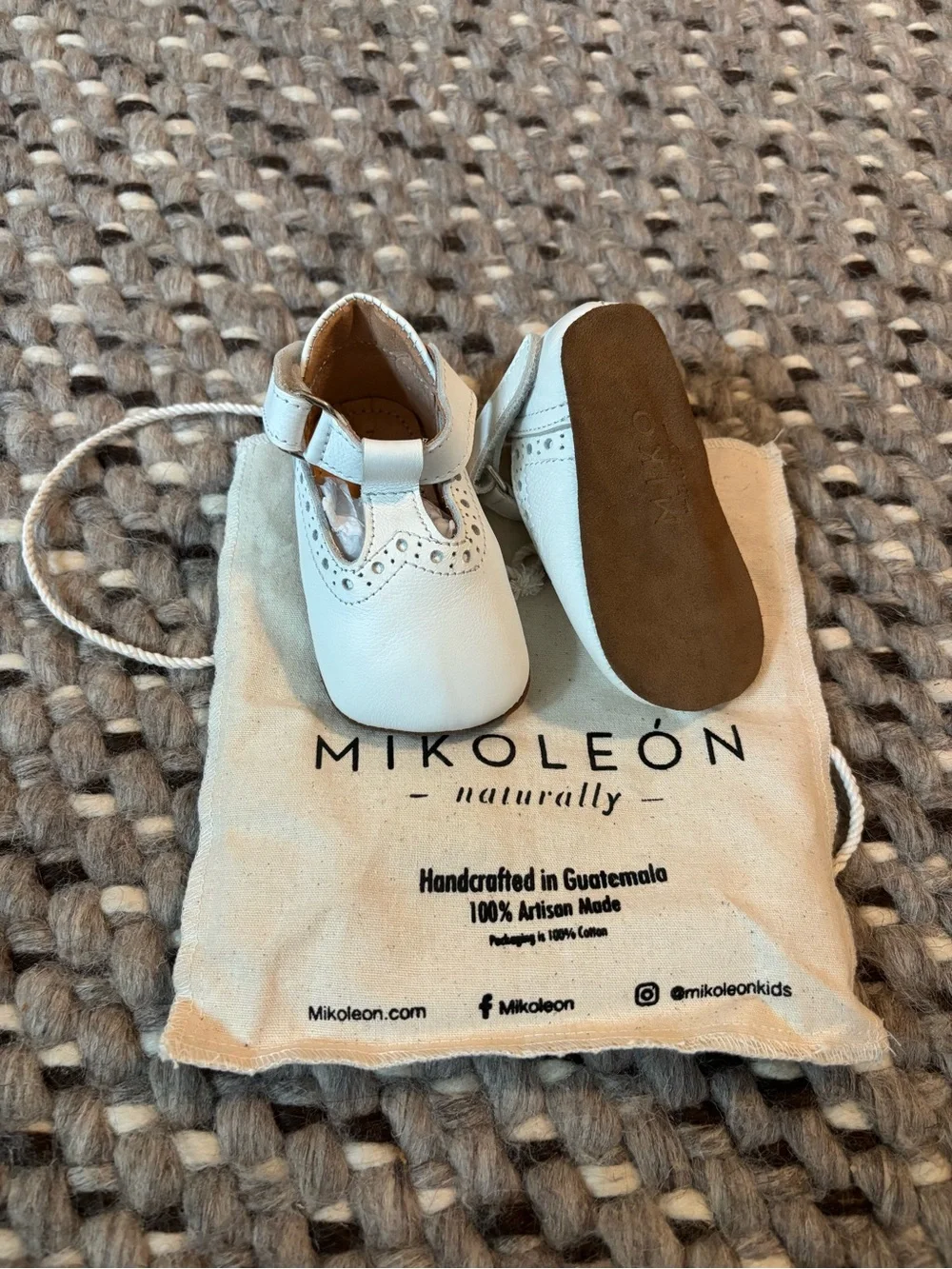Mikoleon- Mary Jane White Leather Baby Shoes - Picture 2 of 4